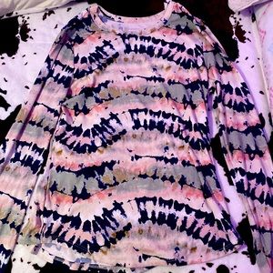 Tie dye shirt!!😊
